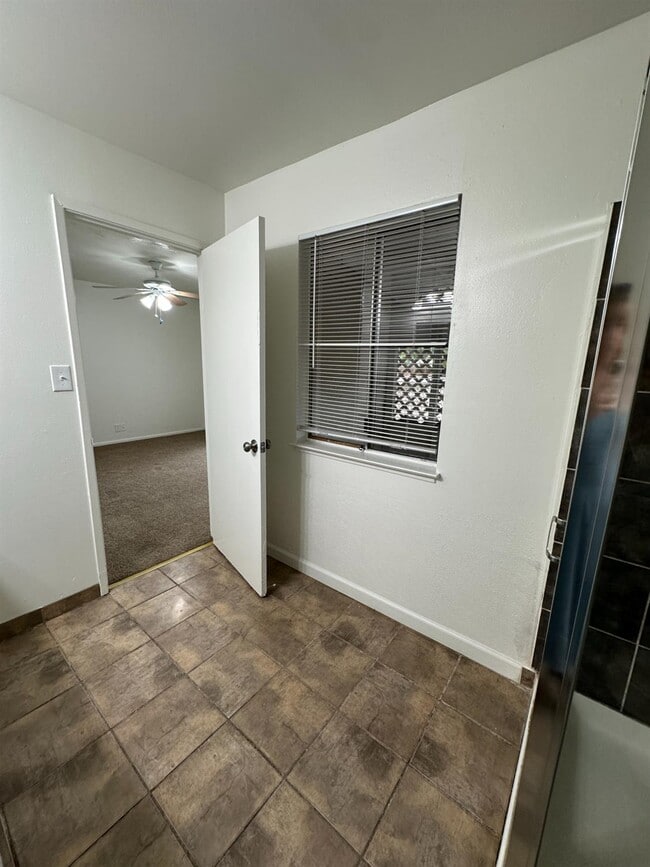 Building Photo - 707 N Villa Ave