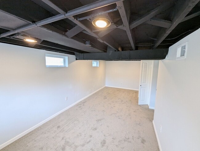 Building Photo - 6109 Evergreen Blvd