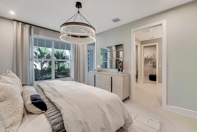 Building Photo - 925 SW Pr Ave