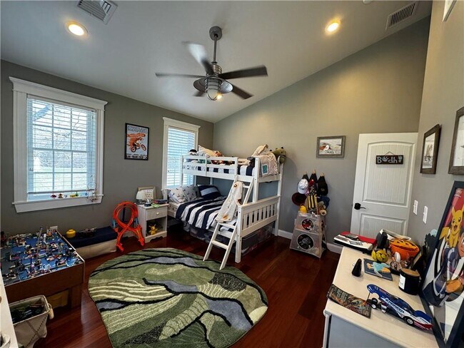 Building Photo - 73 Dye Hill Rd