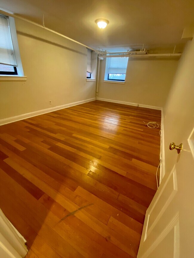 Building Photo - 256 Martine Ave