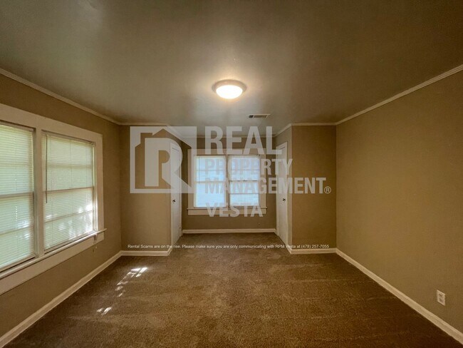 Building Photo - 3346 Shaw Dr