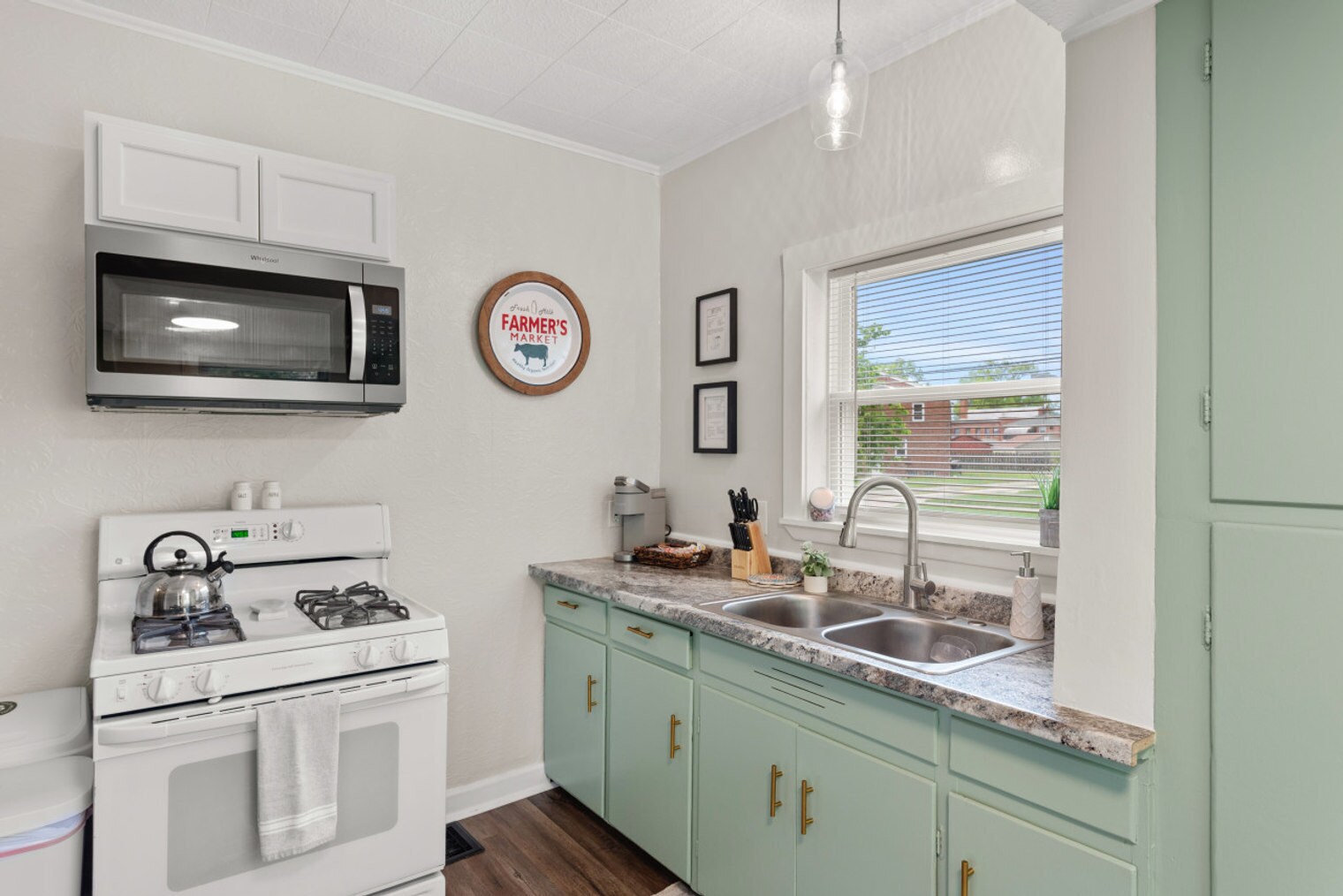 Building Photo - 3175 Rocky River Dr