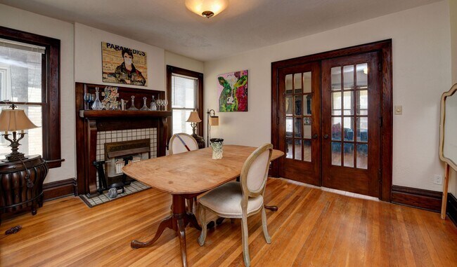 Building Photo - Charming 2-Bedroom Duplex in Franklin Park