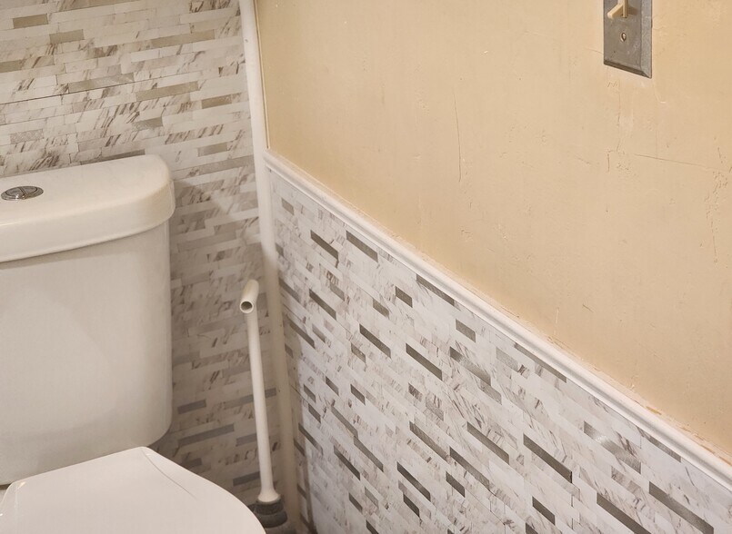 Building Photo - 14427 N Pennsylvania Ave