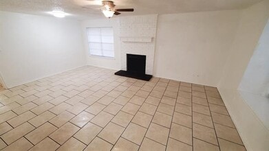 Building Photo - 3427 Republic Dr