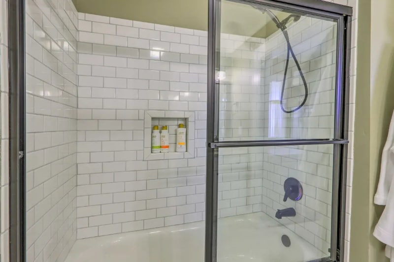 Building Photo - 107 Robinson Ave