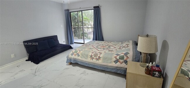 Building Photo - 200 Jacaranda Country Club Dr