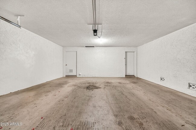 Building Photo - 4531 E Quartz Mountain Rd