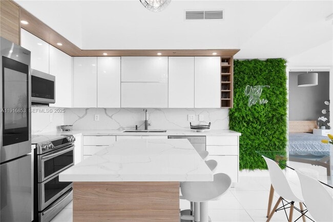 Building Photo - 92 SW 3rd St