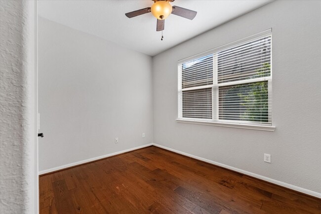 Building Photo - 146 Black Swan Pl