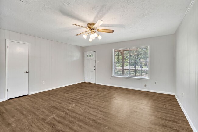 Building Photo - 3699 Piney Point Rd