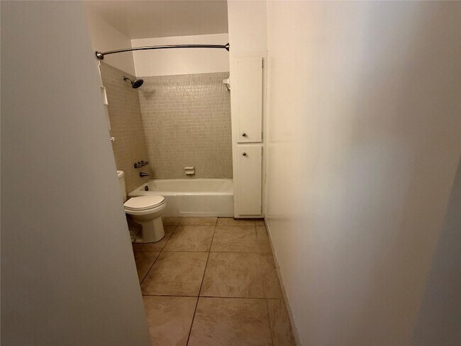 Building Photo - 2151 NE 68th St