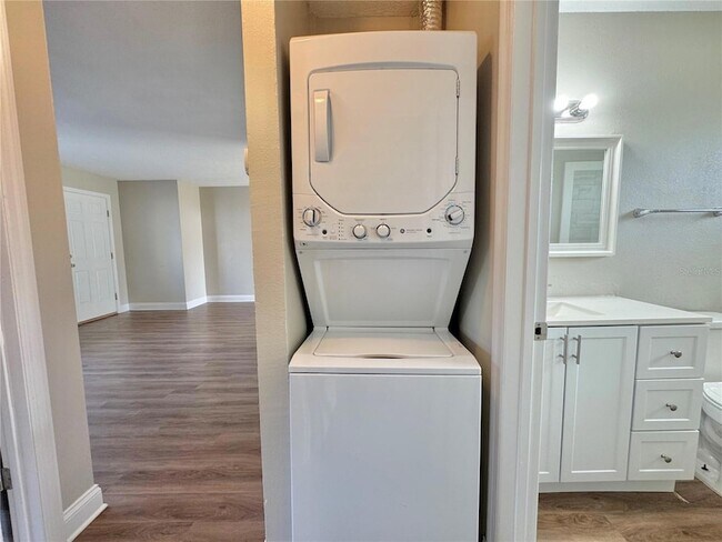 Building Photo - 1814 3rd St SE