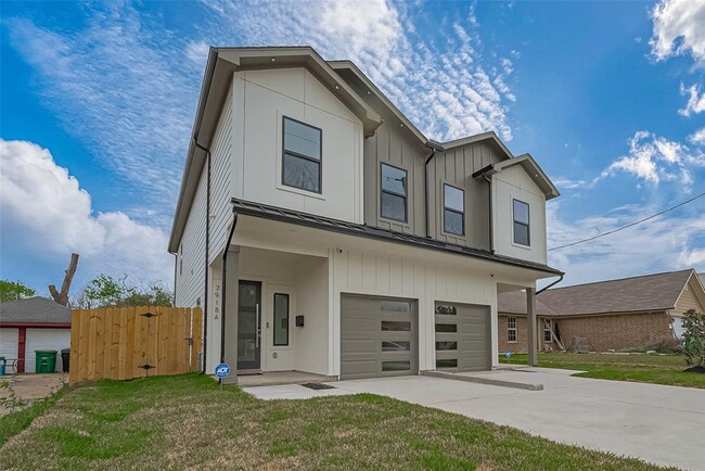 Building Photo - 7918 Parnell St