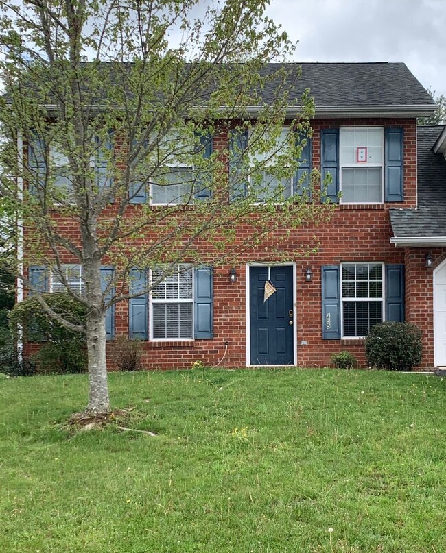Primary Photo - * Re-rental lease through 6/30/2027 * 4 Be...