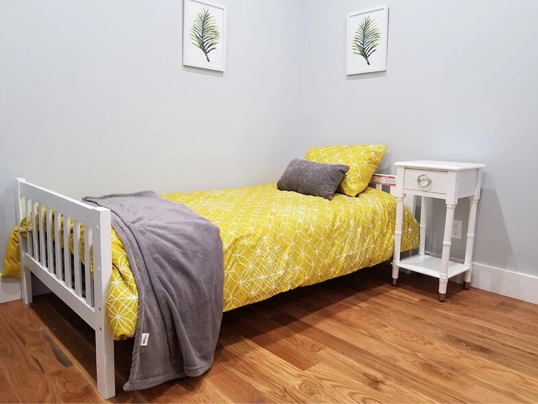 Building Photo - 315 Alexander Ave