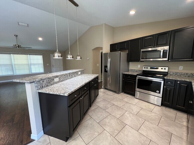 Building Photo - Available NOW! Immaculate 3 Bedroom, 2 Bat...