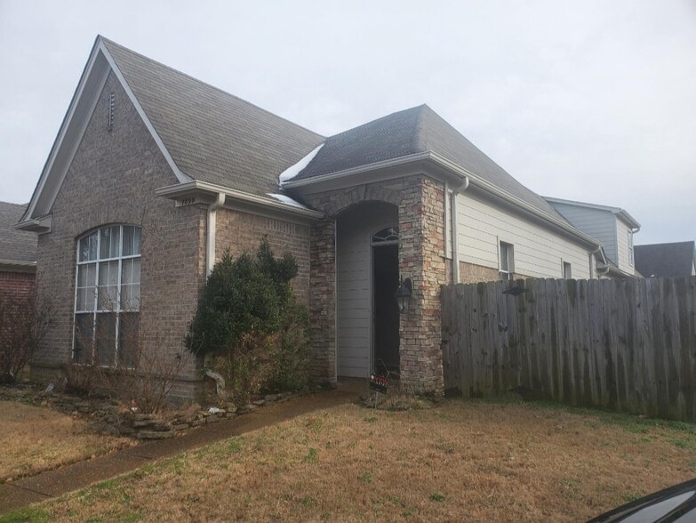 Building Photo - 7899 Rushmeade Cir N