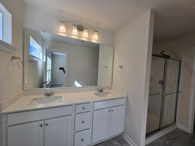 Building Photo - 865 Falls Grove Trl