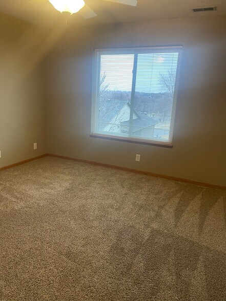 Building Photo - 6630 Shadow Pines Place