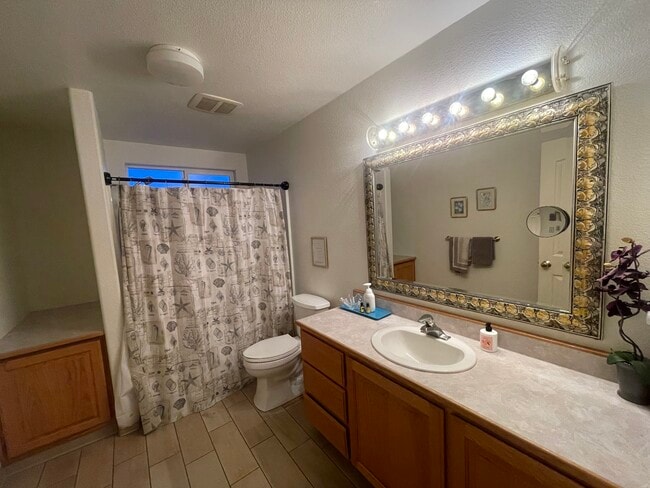 Building Photo - 1361 Buhne Dr