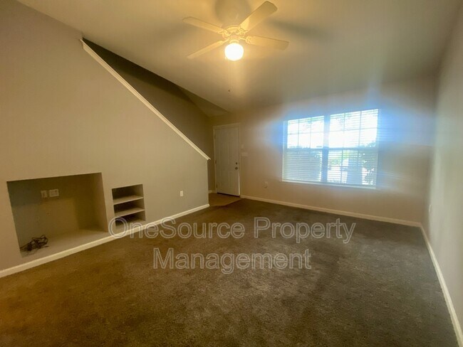 Building Photo - 2738 W Tharpe St