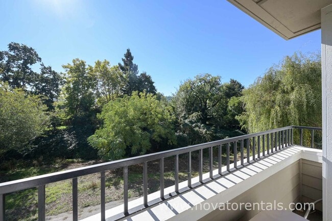 Building Photo - 852 Diablo Ave