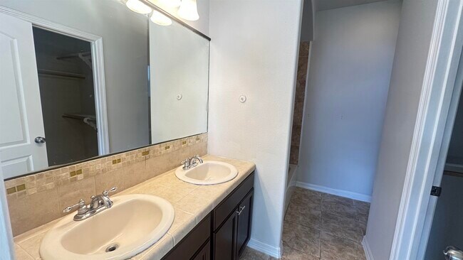 Building Photo - 1511 Texoma St