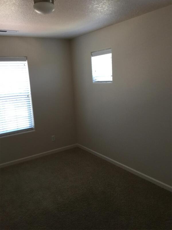 Building Photo - 3395 SE Meadowview Way