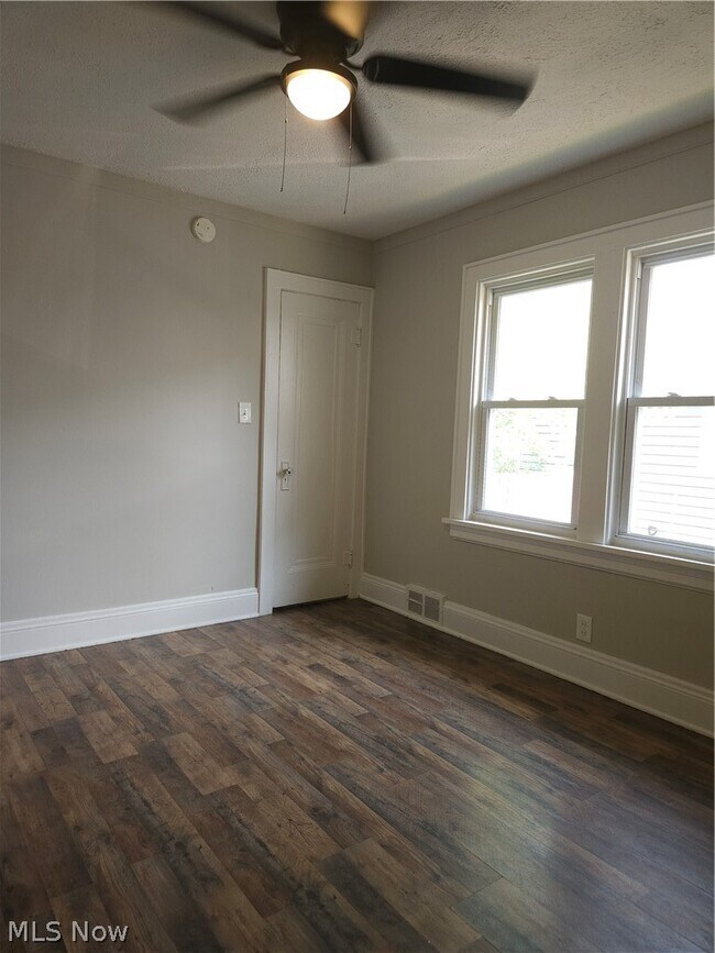 Building Photo - 614 Sanford Ave