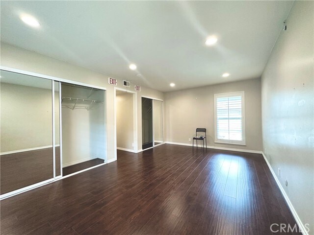 Building Photo - 54 Gillman St