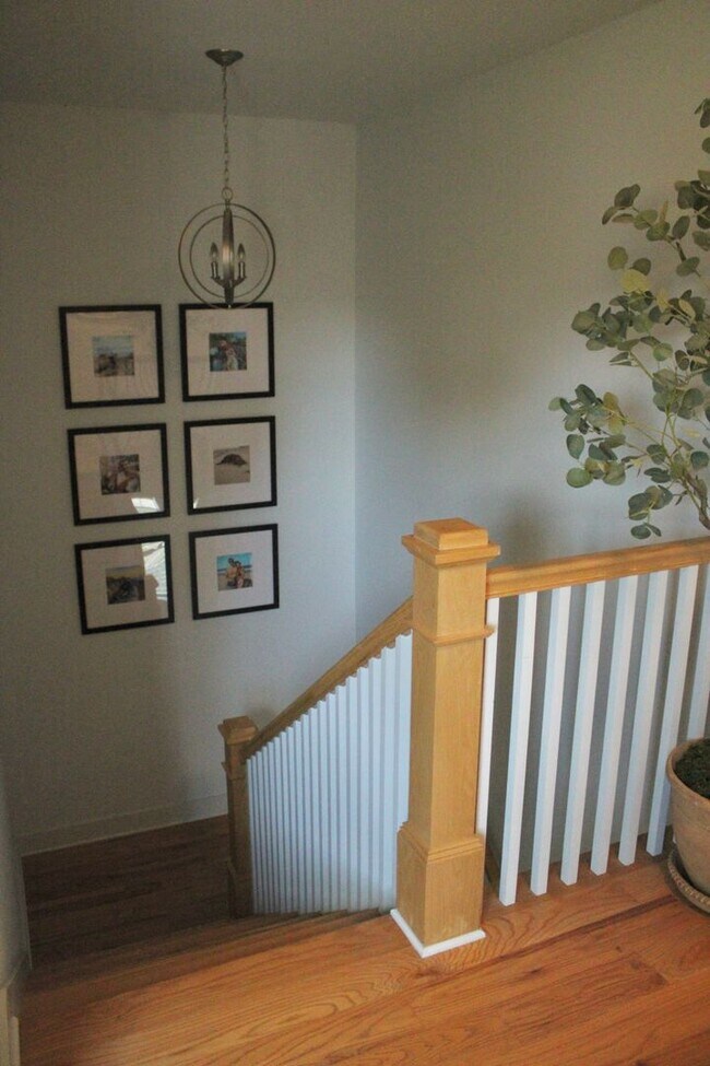 Building Photo - Great 3 bedroom / 2.5 bath Home in East Na...