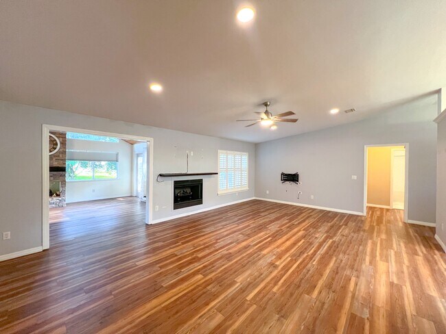 Building Photo - 7516 NW 36 Ave