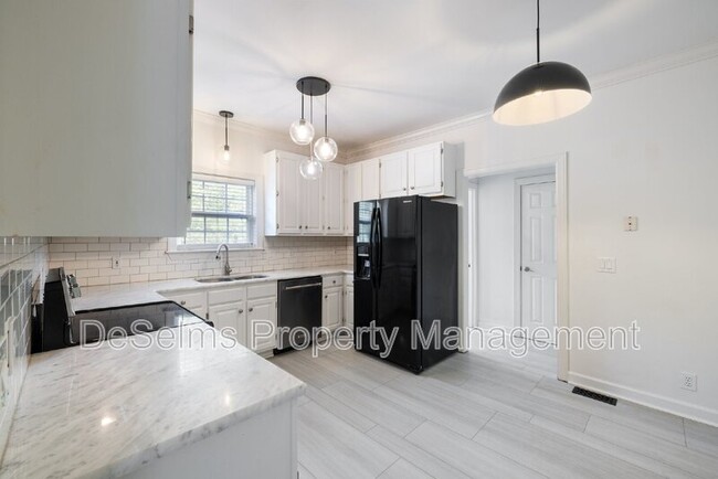 Building Photo - 703 Brent Glen Pl
