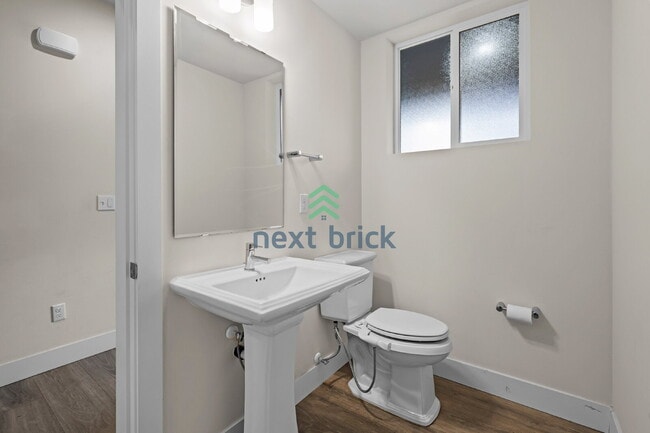 Building Photo - 5 BED & 2.5 BATH SINGLE FAMILY HOUSE FOR RENT