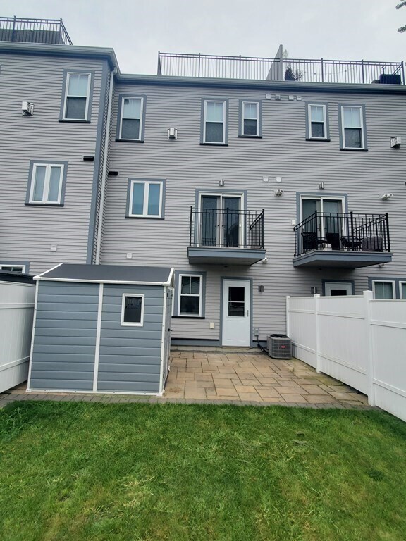 Building Photo - 47 Coffey St