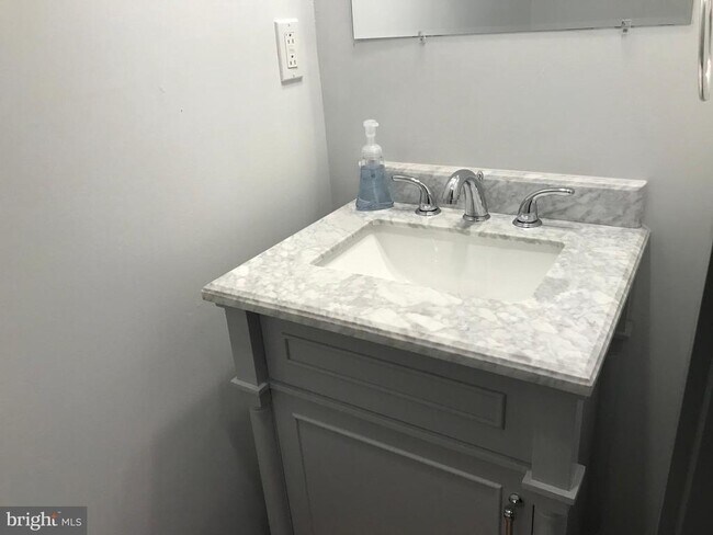 Building Photo - 1829 N Ringgold St