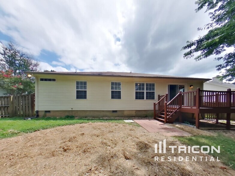 Building Photo - 911 Celeste Ct