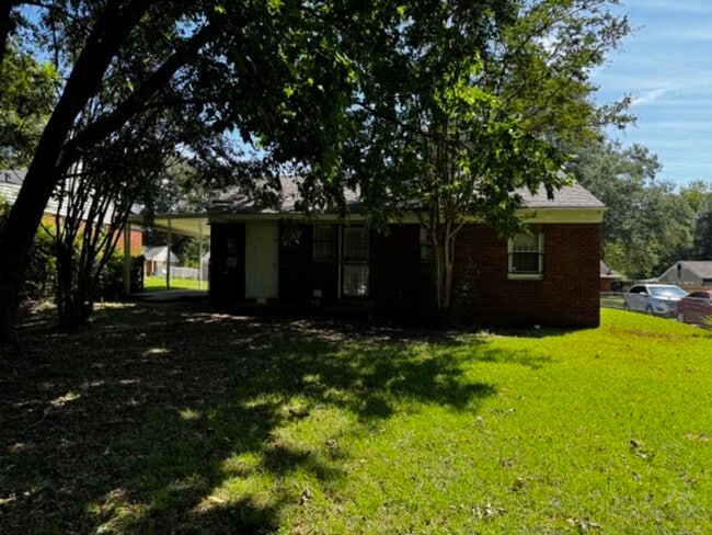 Building Photo - 2311 Imogene St