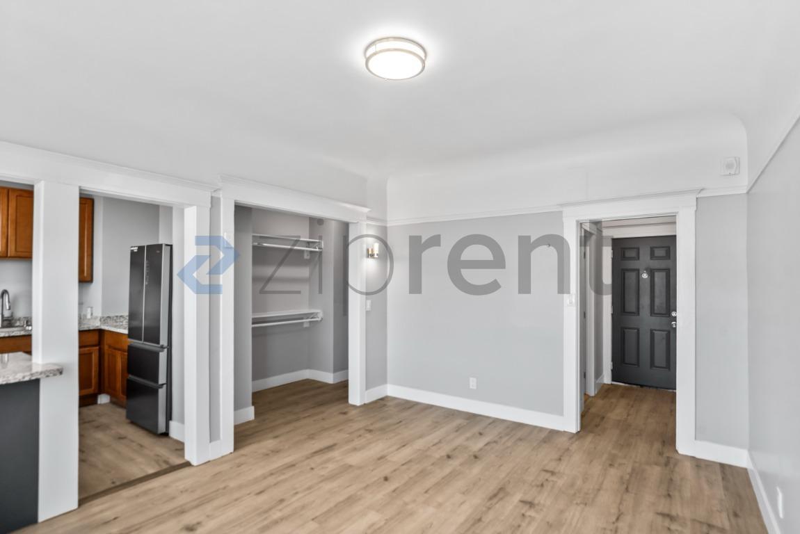 Building Photo - Unit 411