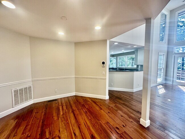 Building Photo - Amazing Four Bedroom Home Located Close to Alljoy Beach with Community Dock Access in Bluffton!