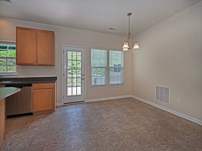 Building Photo - 627 Edison Dr