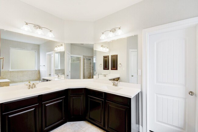 Master Bedroom Vanity - 5644 Siragusa Dr