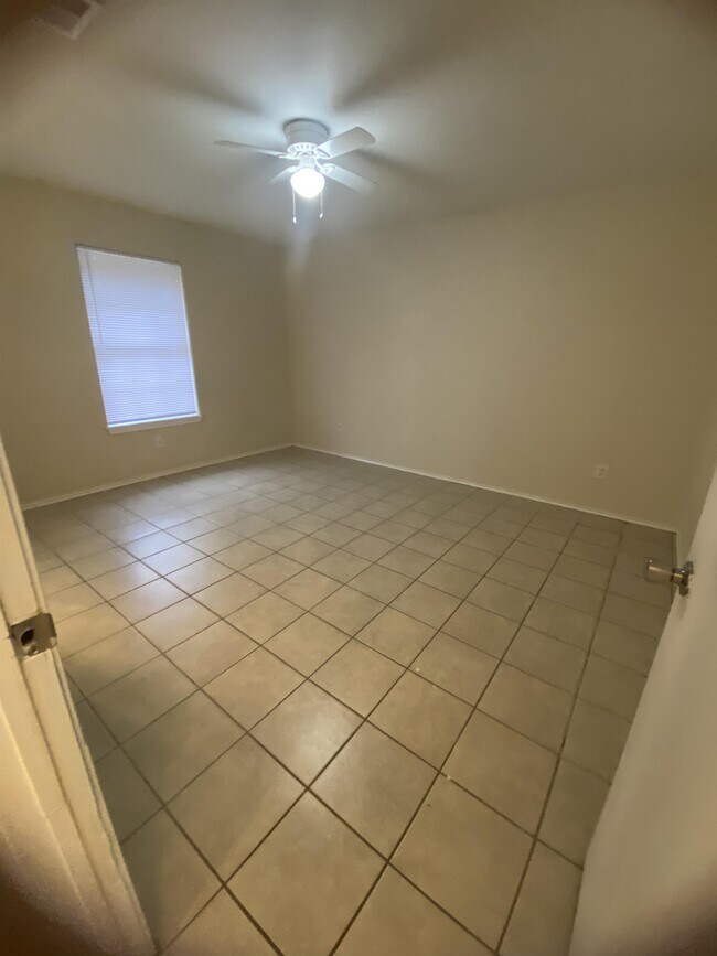 Building Photo - 2407 Moonlight Ln