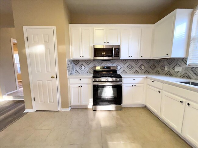 Building Photo - 2219 Speidel Dr