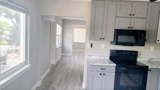 Building Photo - 5512 11th Ave S