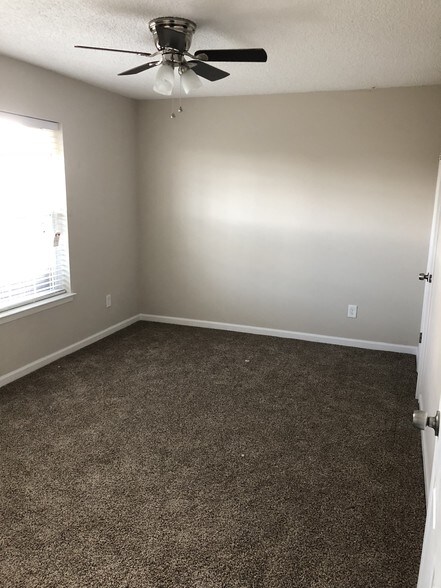 2nd bedroom - 3705 W Pioneer Pkwy