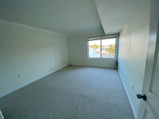 Building Photo - President Point Condo - WATERFRONT EASTPOR...