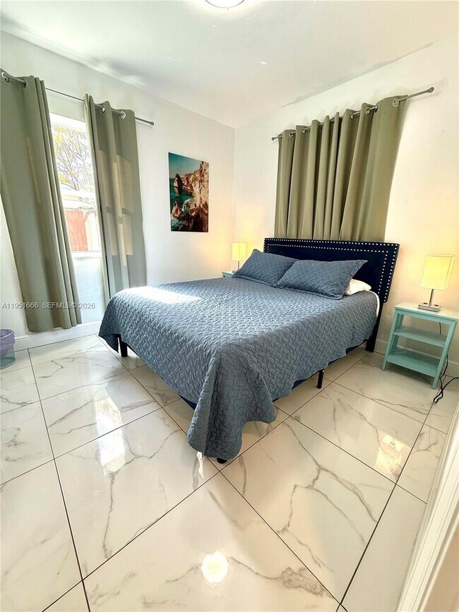 Building Photo - 133 SW 22nd Terrace